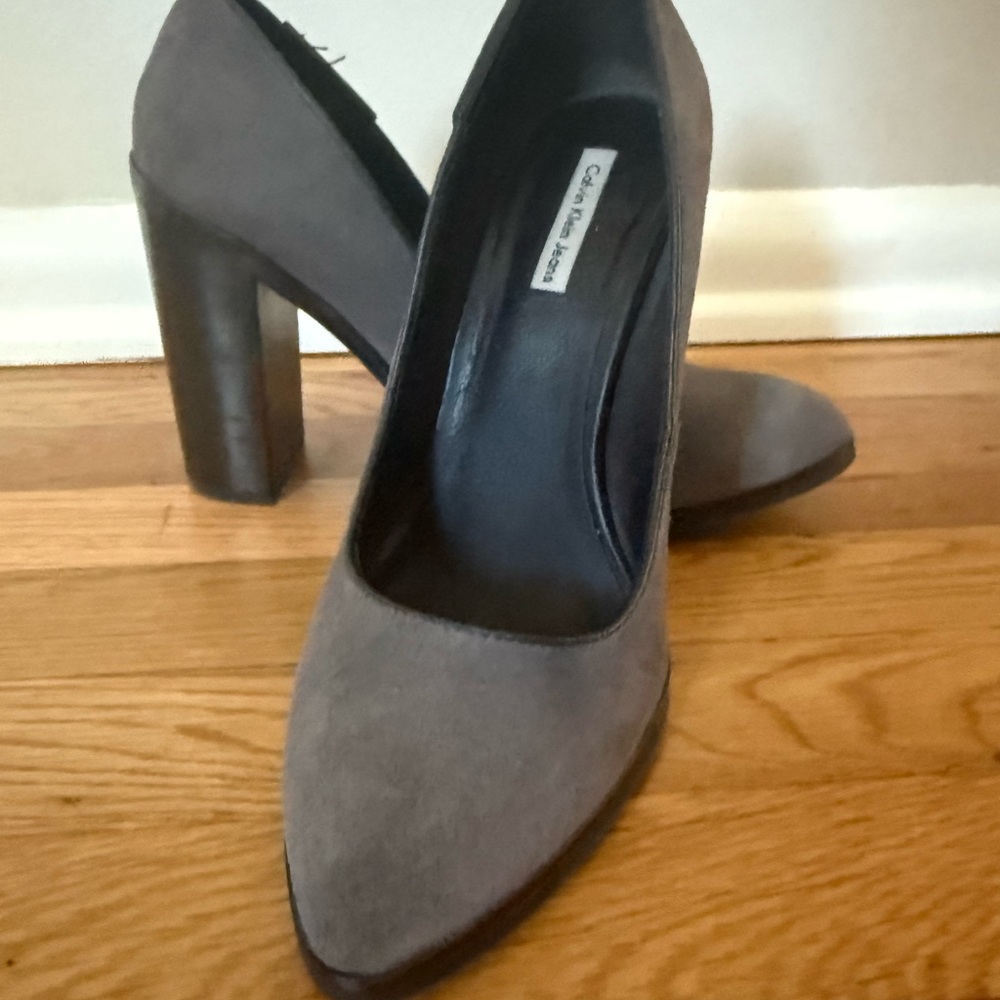Calvin Klein Gray Heels Elegant and Sophisticated